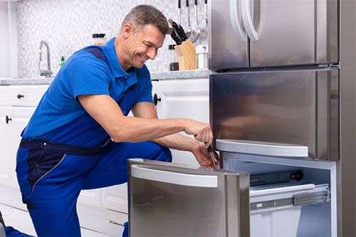 Refrigerator repair service